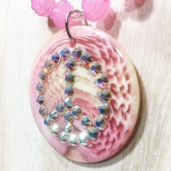 TARINA TARANTINO BABY PINK CRYSTAL LUCITE "PEACE" PENDANT & ROSE BEADED NECKLACE - Picture 5 of 14